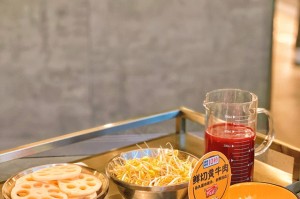 怂重庆火锅厂海口，当川渝麻辣遇上椰城海风的美食革命