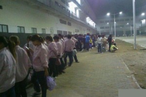 郑州富士康最新消息，突发放假通知引员工热议，背后原因何在？