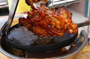 沈阳鸡架火上热搜，一座城市的烟火气与美食情怀