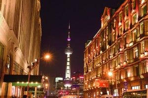 上海疫情下的南京路，繁华与沉寂的交织