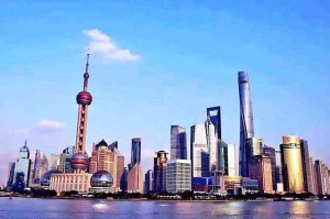 上海疫情下的南京路与外滩，繁华与寂静的鲜明对比