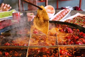 重庆火锅VS武汉火锅，为何重庆的食材更鲜嫩？