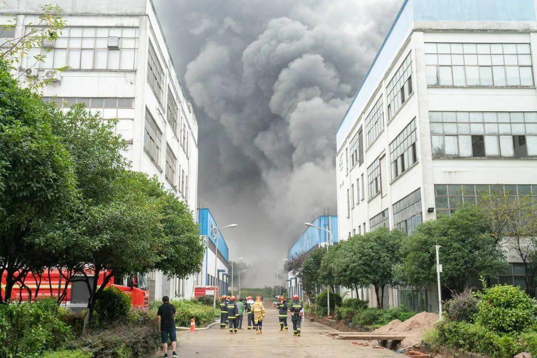 哈尔滨某小区突发爆炸事故，原因调查与安全警示