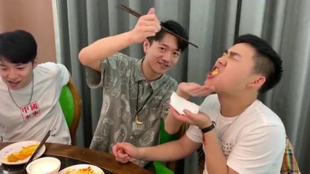 重庆小哥爆笑日常，一口火锅味普通话笑翻全网
