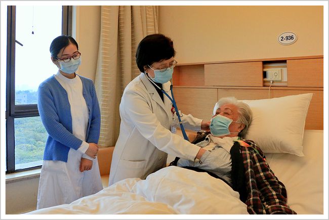 重庆确诊情侣近况追踪，他们的康复之路与疫情下的爱情故事