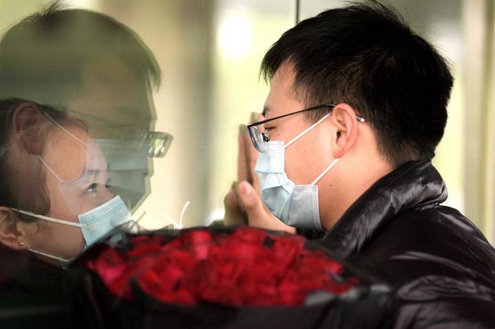 重庆确诊情侣现状，抗疫中的爱情故事与生活启示