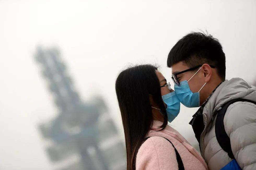 重庆情侣澳门确诊引关注，疫情下的爱情与防控挑战