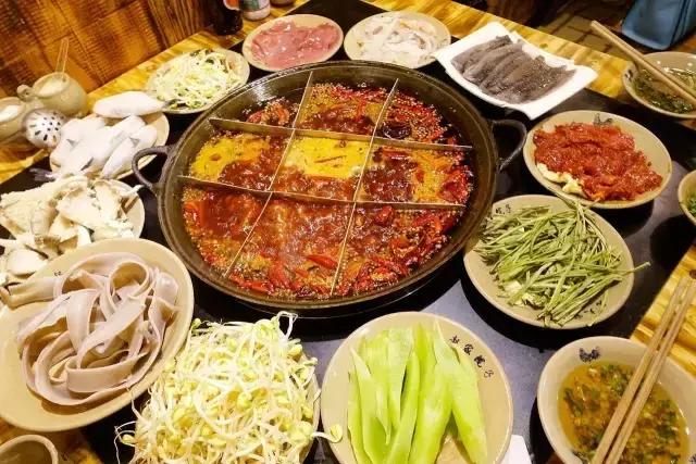 重庆火锅预约攻略，如何轻松订到人气爆棚的火锅店？