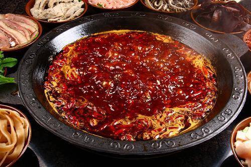 重庆火锅VS武汉火锅，为何重庆的食材更鲜嫩？