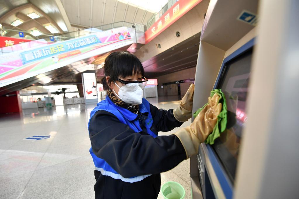 重庆封城了，疫情下的城市静默与市民生活实录