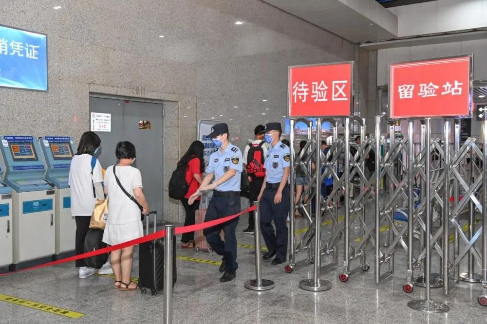 重庆与成都防疫政策对比分析，最新措施与市民应对指南