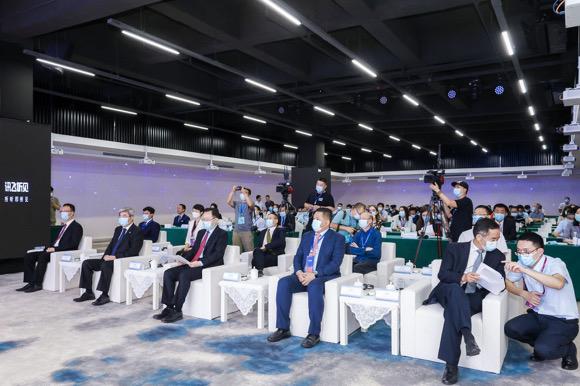 重庆与上海，两座超大城市在疫情中的不同应对与启示