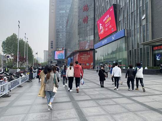 郑州疫情下的商业寒冬，商场闭店背后的经济阵痛与转型契机