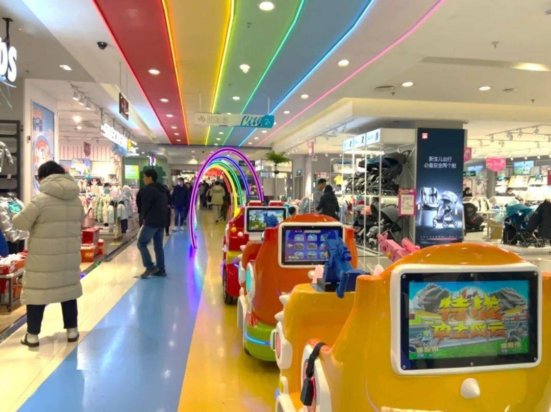 郑州疫情下的商业寒冬，商场闭店背后的经济阵痛与转型契机