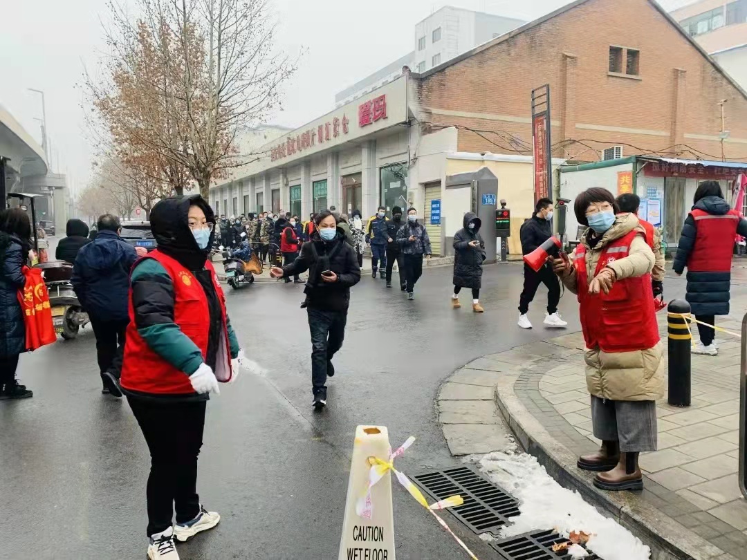 郑州疫情下的春节，坚守与温情并存的城市记忆