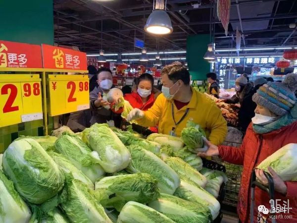 郑州疫情下的超市，城市菜篮子的坚守与挑战
