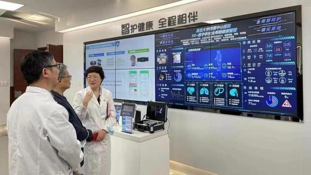 俞军与上海市卫健委，数字化医疗改革的先锋探索