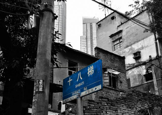 疫情下的重庆封城，一座英雄城市的坚守与温情