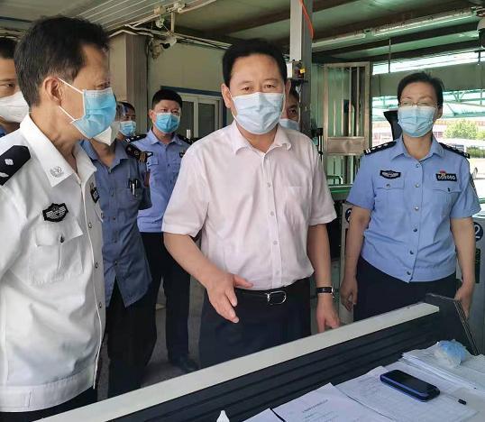 石家庄率先放开疫情管控，勇敢尝试还是冒险之举？