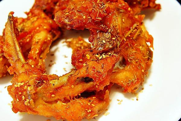 沈阳鸡架最新消息，疫情下的美食坚守与城市温度