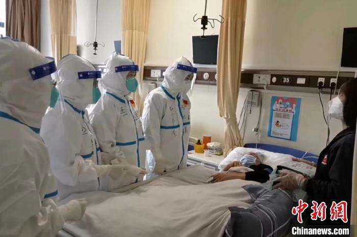 疫情下的上海医生，白衣执甲，守护魔都的生命防线