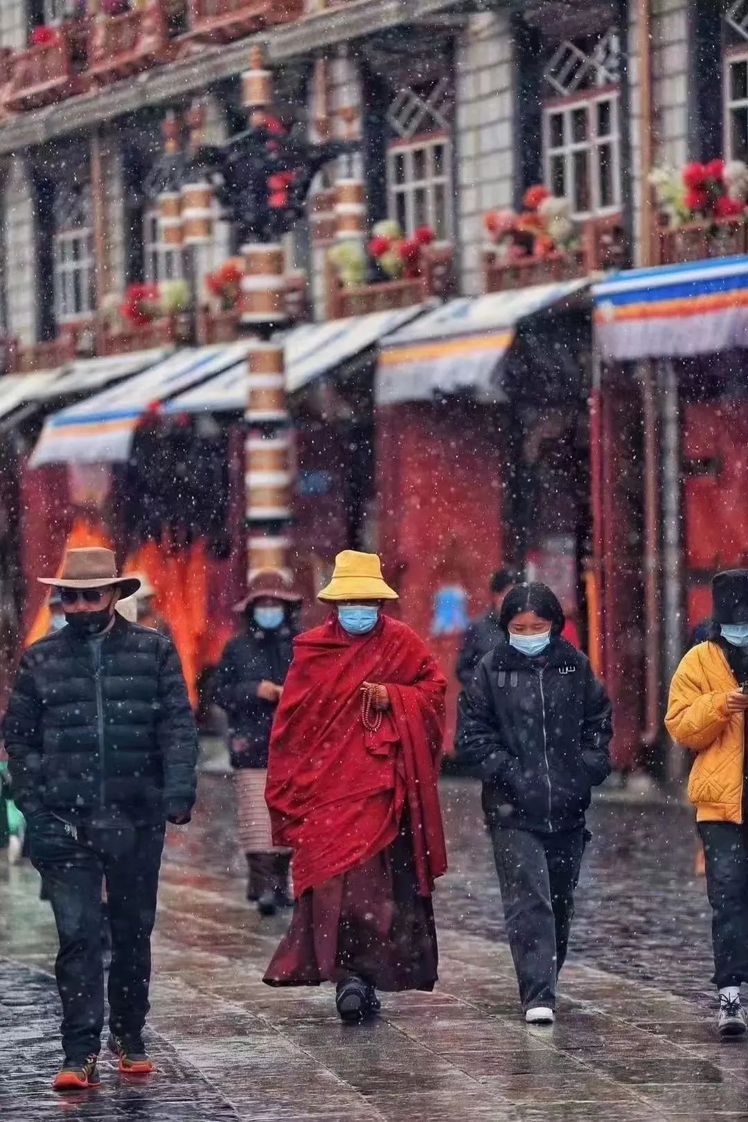 疫情下的拉萨，雪域圣城的坚守与希望