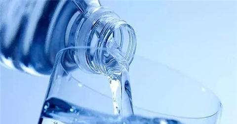 疫情昆明女矿泉水事件，一场被误解的公共危机与人性的考验