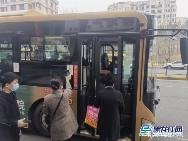 杭州公交车疫情扫码指南，上海乘客如何操作？