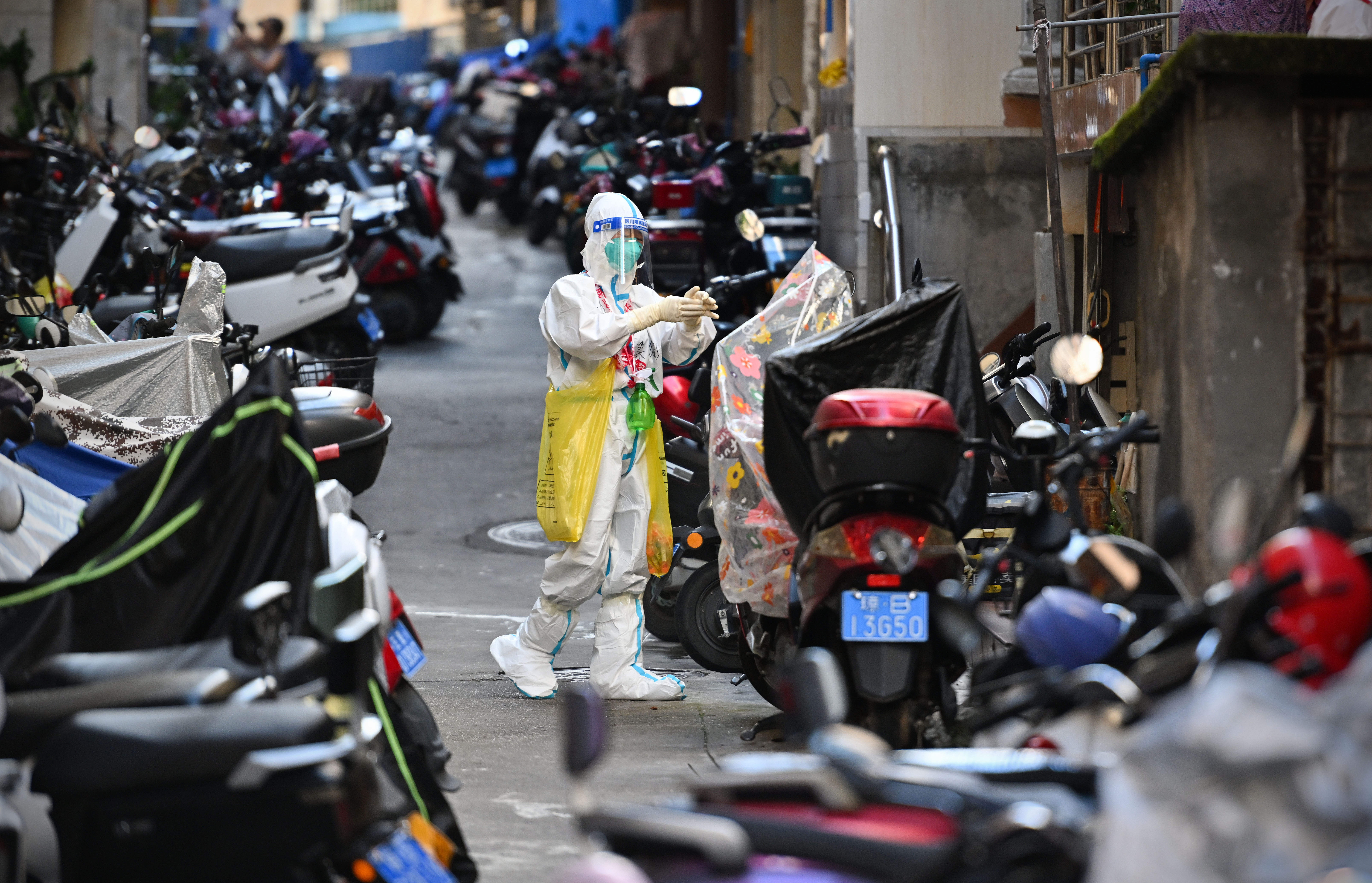 疫情下的海南海口，一座城市的坚守与复苏