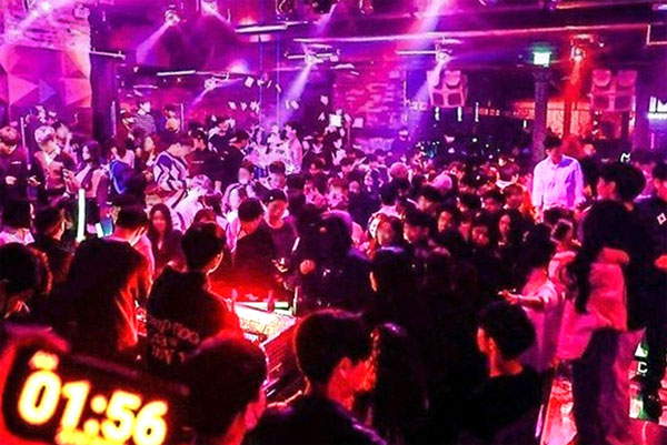 疫情下福州夜店停业，杭州娱乐场所还能正常营业吗？深度解析两地防疫政策差异