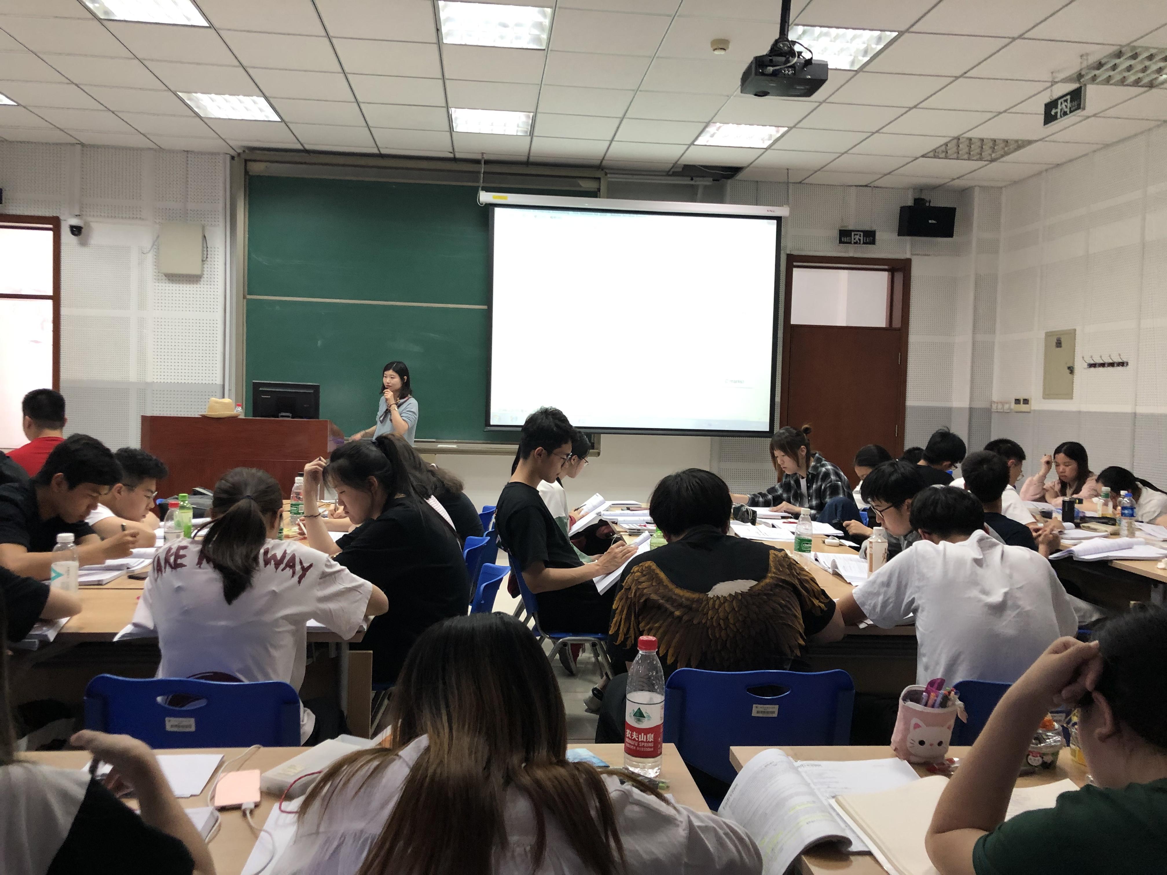 疫情下北京市小学在线讲课视频，教育新模式的探索与实践