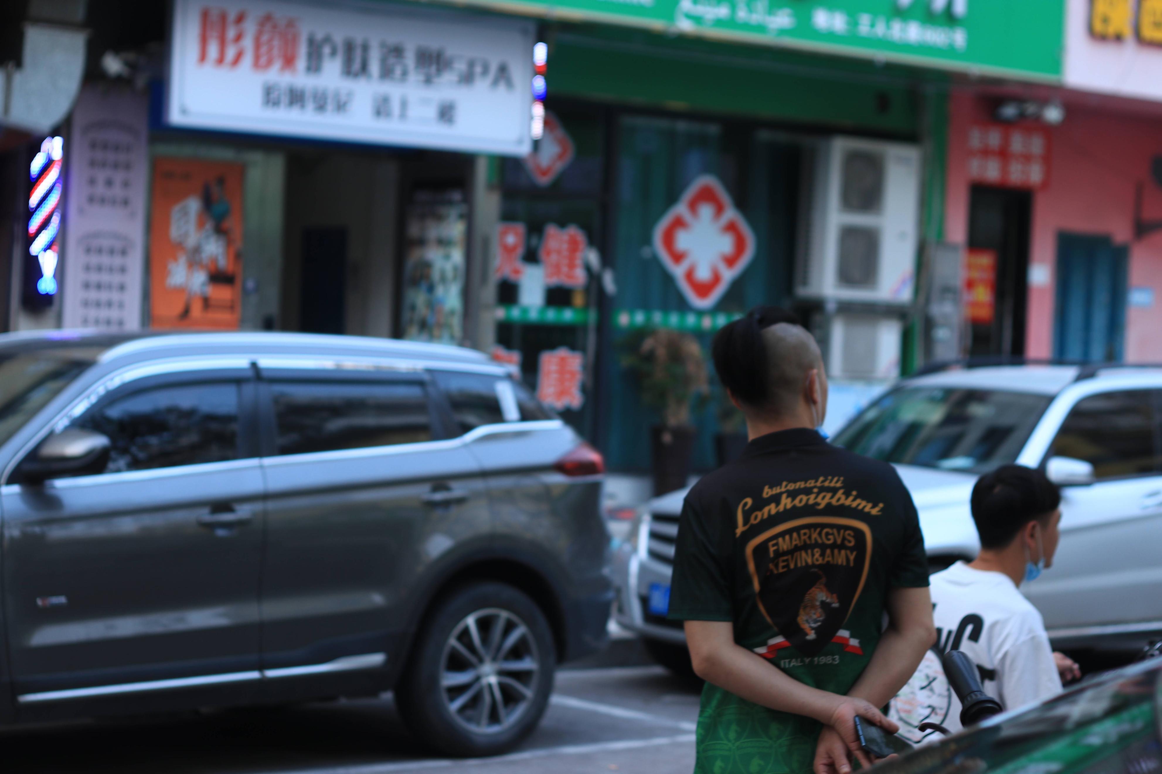 疫情爆发下的上海，一座城市的坚韧与温情