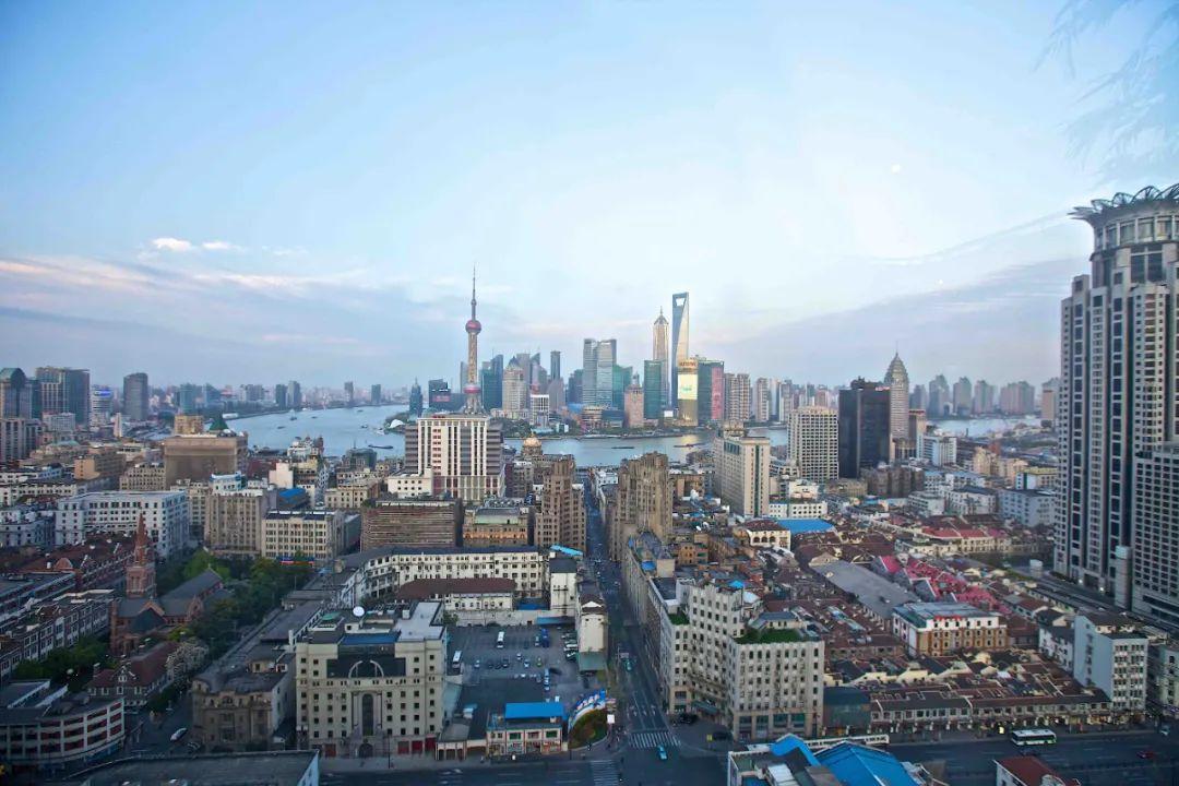 疫情爆发下的上海，一座城市的坚韧与温情