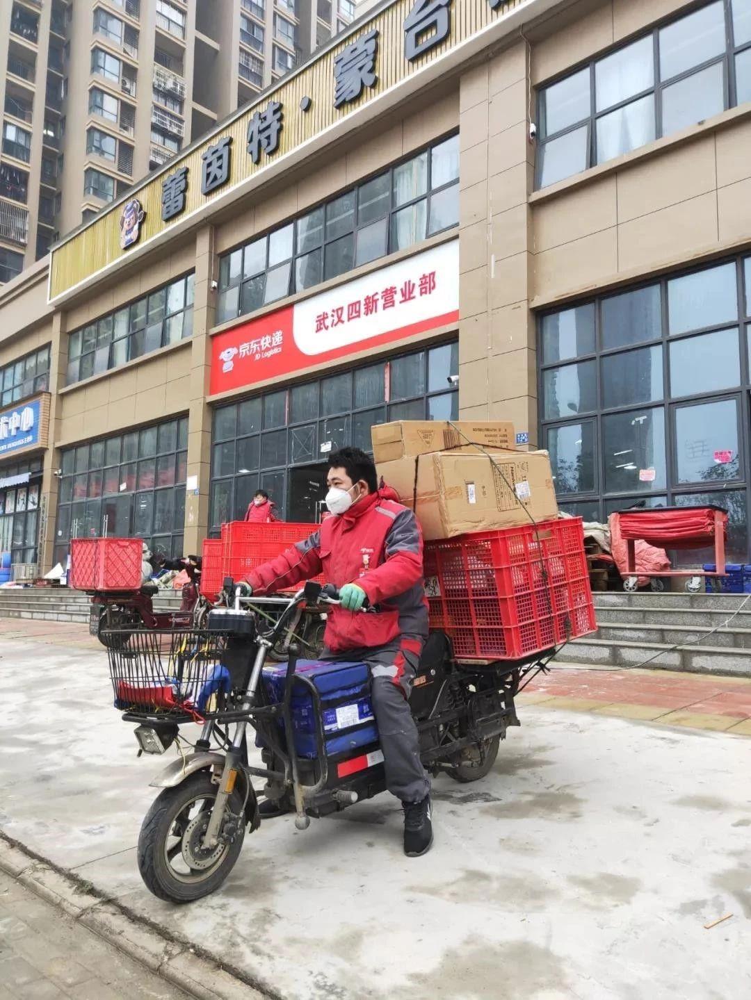 疫情下的郑州，物资短缺与香港货物的特殊支援