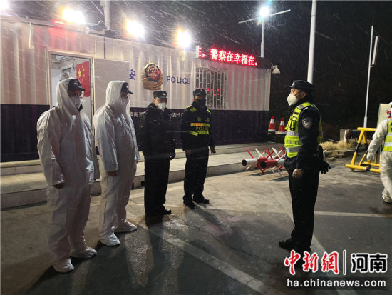 疫情下的郑州，物资短缺背后的城市韧性与人性光辉