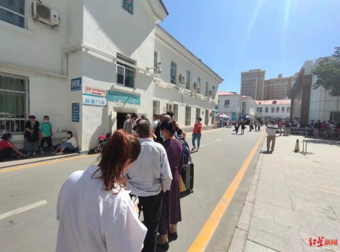 乌鲁木齐疫情爆发，防控措施与市民生活的双重考验