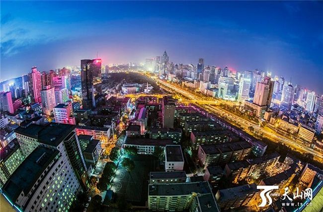 乌鲁木齐市南京路，一条承载多元文化的城市动脉