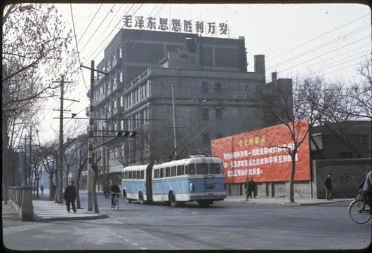 天津南京路突发重大交通事故，多车连环相撞致交通瘫痪