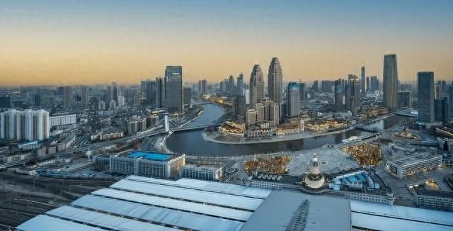 天津与上海，两座超大城市在疫情中的应对与启示