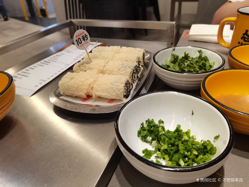 怂重庆火锅厂海口，当川渝麻辣遇上椰城海风的美食革命