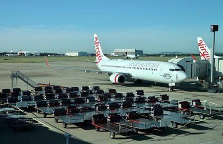 石家庄机场全面停飞，疫情冲击下的航空业困境与应对