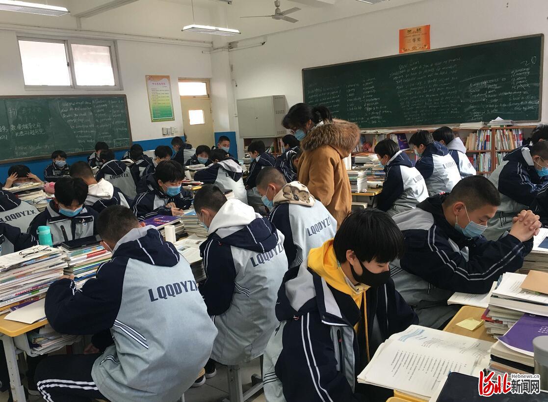 石家庄疫情下的师生，坚守与希望的教育之光
