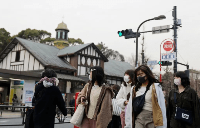 石家庄放假大学生因疫情被困街头，一场突如其来的城市漂泊