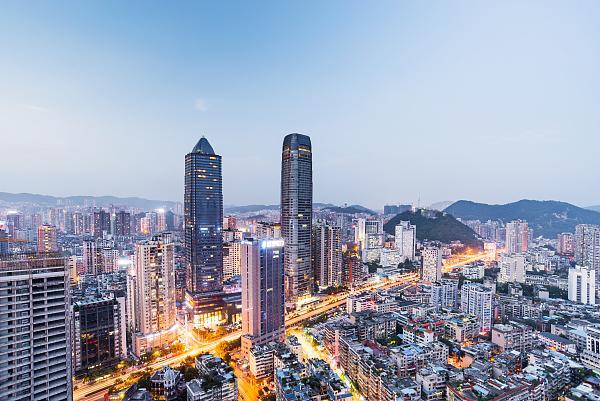 沈阳疫情封闭，城市静默下的生活百态与抗疫力量