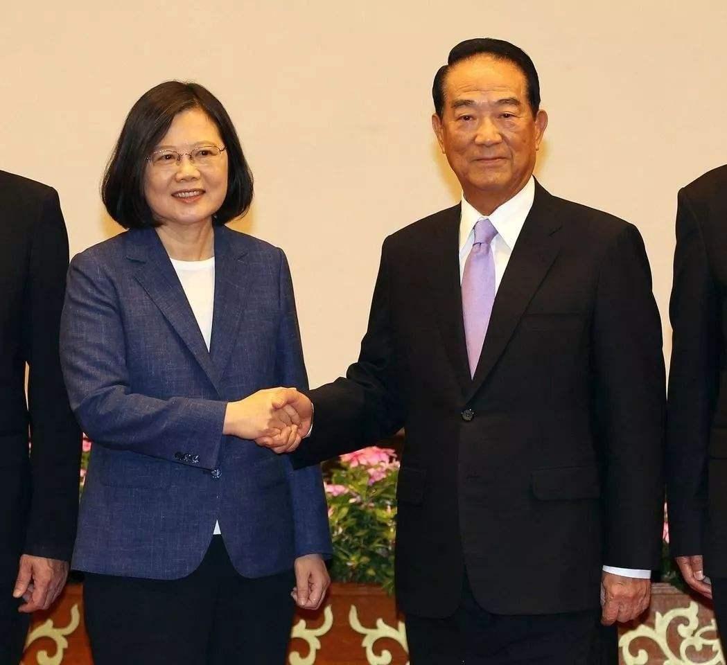上海疫情趋稳，台北疫情严峻，两岸防疫对比与启示