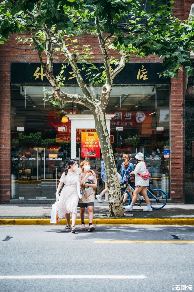 上海疫情下的福州路，一条老街的坚守与蜕变