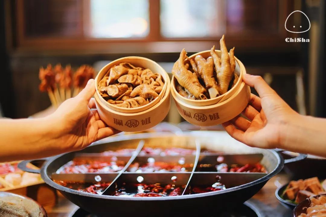 上海必吃这家重庆火锅店凭什么火遍全网？揭秘排队3小时的秘密！