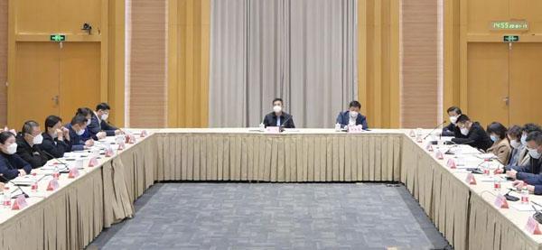 上海市疫情防控工作领导小组会议，精准施策筑牢防疫屏障